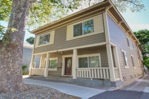 Historic Charm with Parking in Center of Midtown Apartments, Sacramento
