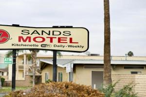 Sands Motel by Airport & Toyota Arena, Ontario