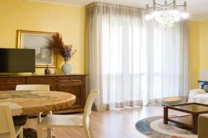 Guzzi Lovers: La vacanza perfetta a Apartments, Mandello