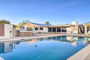 Tucson House with Private Pool 5 Mi to Downtown!, Tucson