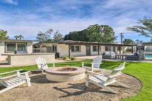 Walk to Downtown Home with Pool Access Guest house, Palm Desert