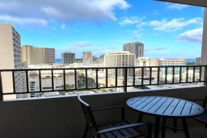 Royal Kuhio 1708 - Spacious Corner Unit with Stunning Ocean City Views in the Heart of Waikiki! Guest house, Honolulu