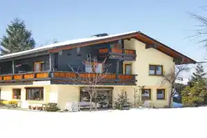Ferienwohnung mit Balkon in der Nähe des Apartments, Schonau am Konigssee