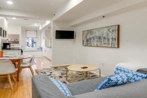 Historic Dtwn Studio Dogs Welcome!, Alexandria