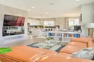 Private Balcony Pet-Friendly Escape! Guest house, Denver