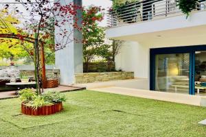 Nadia's White Loft Apartments, Patras
