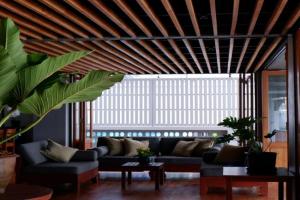 Nara Residence Hotel, Trang
