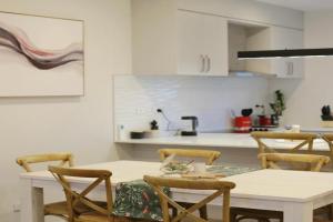 Cozy and comfortable, sunny three-storey building Apartments, Auckland