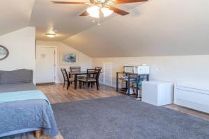 Private Loft with trail access to Foothills Apartments, Boise