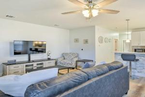 Walk to TCU Retreat with Balcony! Apartments, Fort Worth