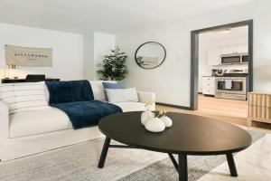 HostWise Stays - On Butler St, Lower Lawrenceville, Perfect Location! Apartments, Pittsburgh