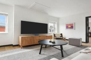 HostWise Stays - Butler St, Off-Street Parking, Brand New! Apartments, Pittsburgh