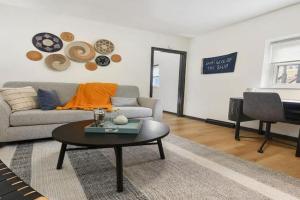 HostWise Stays - Prime Butler St Location - Lower Lawrenceville Apartments, Pittsburgh