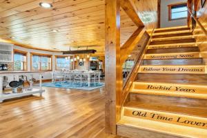 A Song Writers Paradise, Hot Tub Once Owned By Dolly Parton Guest house, Sevierville