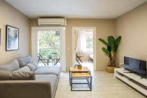 12TOG1035 - Spacious Apartment near Camp Nou, Cornella de Llobregat