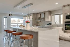 Rare Find fully renovated 6 bedroom 3 bath and both levels, Calgary
