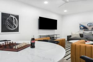 Das 406 Gasthaus, Walk to Main, Hot tub, Game Room, Fredericksburg