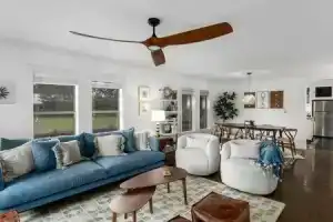 The Mint Julep, pet-friendly, hot tub, sleeps 8! Guest house, Fredericksburg