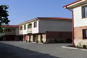 Royal Green Hotel, Natakhtari
