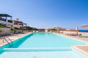 Lili Seafront House, walking distance to the beach & amenities!, Panormos