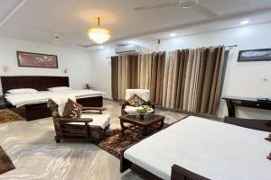 Alibaba’s Indiana Homestay, Agra
