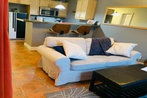 fully equiped Condo, pool and Spa only in summer Apartments, Mont Tremblant
