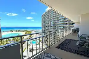 Ilikai Apt 1618 - Spacious 2BR 2BA Unit with Stunning Ocean-Lagoon View Guest house, Honolulu