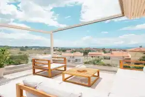 Tris Guest house, Nikiti