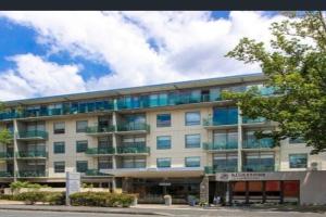 Three bedroom apartment in Sebel complex- on site restaurant, room service, gym and parking, Launceston