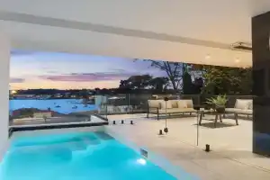 Luxury Waterside Home Guest house, Sydney