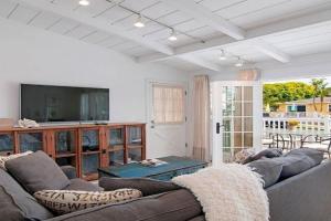 Walk to Beach, Patio with Ocean View, AC Apartments, Carlsbad