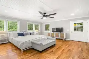 New Listing - Serene 3BR home in Historic Guest house, Norcross