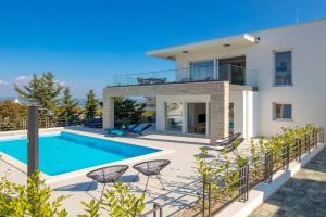 Villa Mare & Skye, Betina