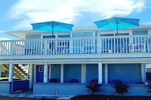 Beachside Home, Heated Pool, Steps 2 beach, Meticulous, 5-star Rated Guest house, Saint Augustine Beach