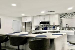 Home in, FL -Ware Guest house, West Palm Beach
