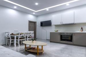 Renovated 2BD house close to Pireus port, Piraeus