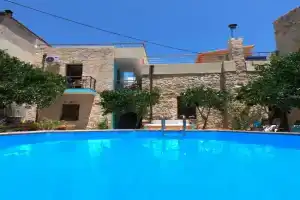 Old Olive Mill - Bed and Breakfast Mini-hotel, Adelianos Kampos