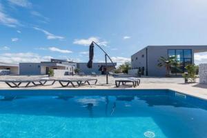 More Exclusive Villas and Spa, Vir