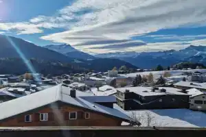 Appartement lumineux au centre du village, Leysin