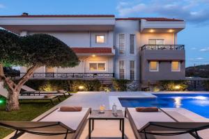 Emmelia Villa, Ixia