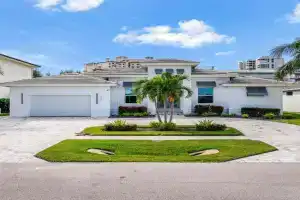 Modern 2023 built home steps to beach/shops/dining Guest house, Marco