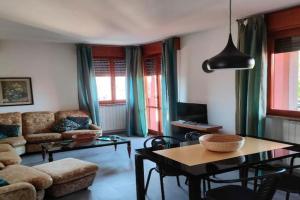 Attico Leonardo, a due passi da centro e stazione Apartments, Ravenna