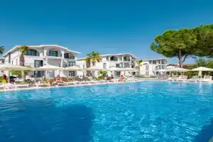 La Benata Beach Hotel, Okurcalar