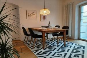 Zentrale Lage I historisch I Parkplatz I Fahrradkeller Apartments, Straubing