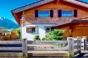 Loisachufer Guest house, Garmisch-Partenkirchen