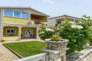 Rozza Pia Apartments, Giuba