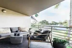The Beach Retreat offers Pool and River Views Apartments, Noosa Heads