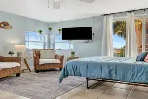 The Seashell Suite with Private Balcony and Walk to Beach Guest house, Clearwater Beach