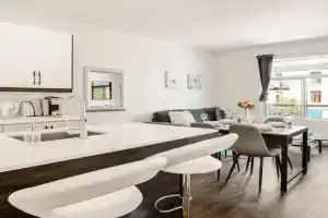 Le Mile End by M11 - Modern 1 BDR Unit with Sofa Bed Apartments, Laval