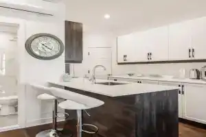 Le Mile End by M11 - Upscale 1 BDR with Sofa Bed Apartments, Laval